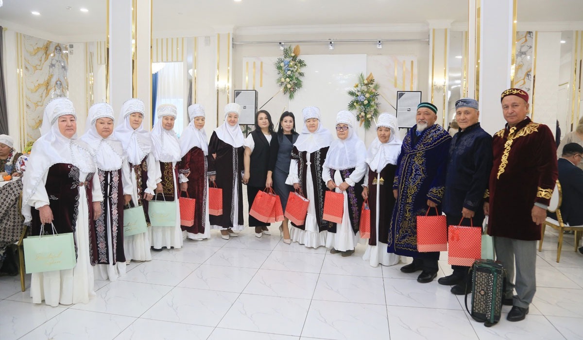 Желіде қисық жетілген әйелдермен топтық секс порно көру